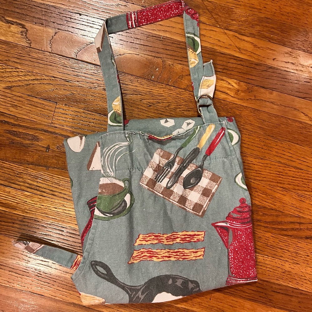 Fun Kitchen Apron 🍳🥓🍴 - Picture 2 of 3